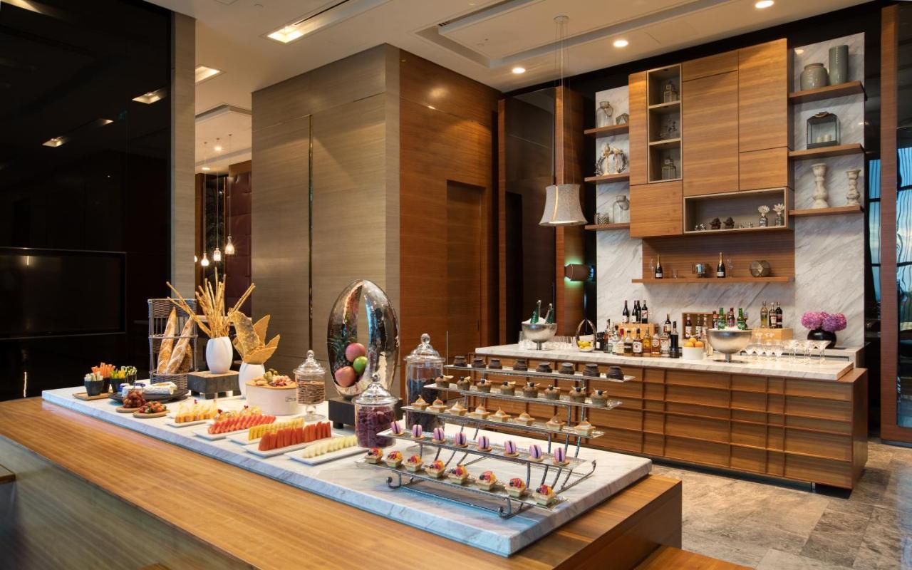 Sofitel Kuala Lumpur Damansara Hotel Екстериор снимка The buffet at the lobby