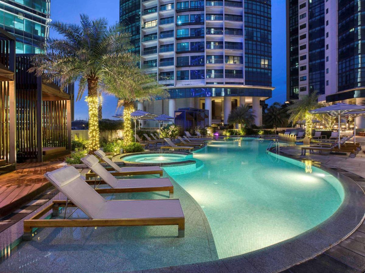 Sofitel Kuala Lumpur Damansara Hotel Екстериор снимка The pool at the hotel