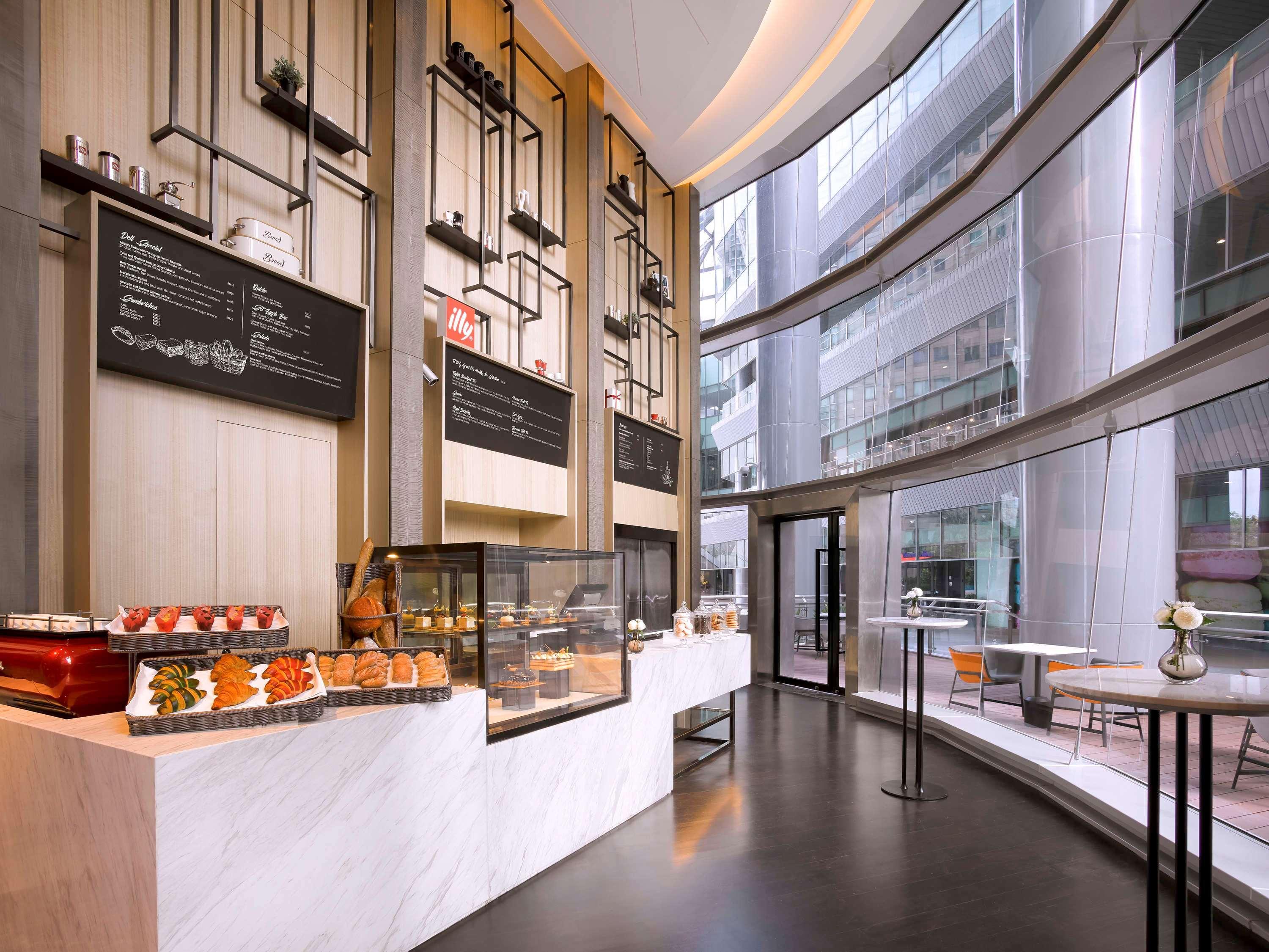 Sofitel Kuala Lumpur Damansara Hotel Екстериор снимка The Coffee Club, Hong Kong