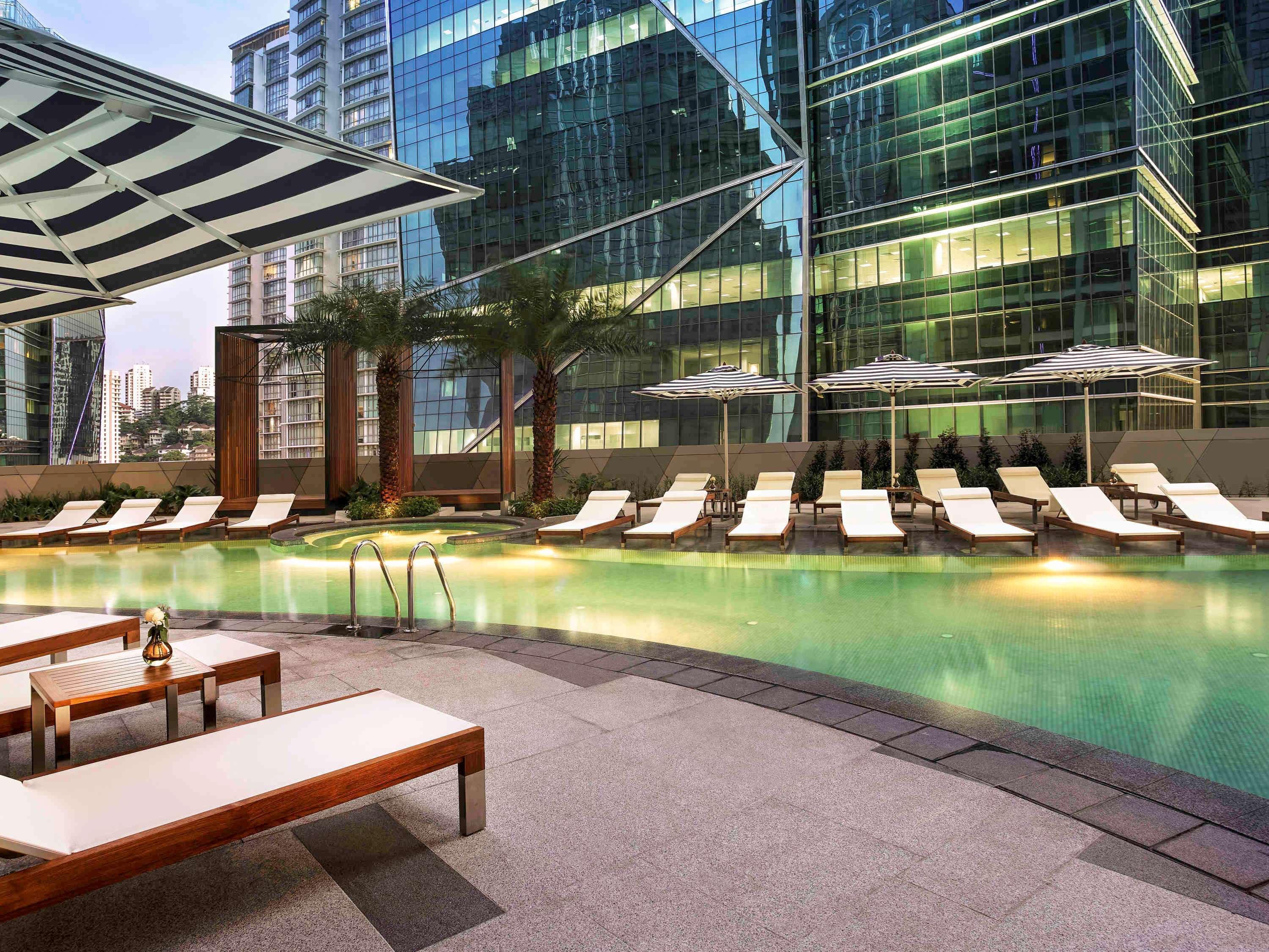 Sofitel Kuala Lumpur Damansara Hotel Екстериор снимка The pool at the hotel