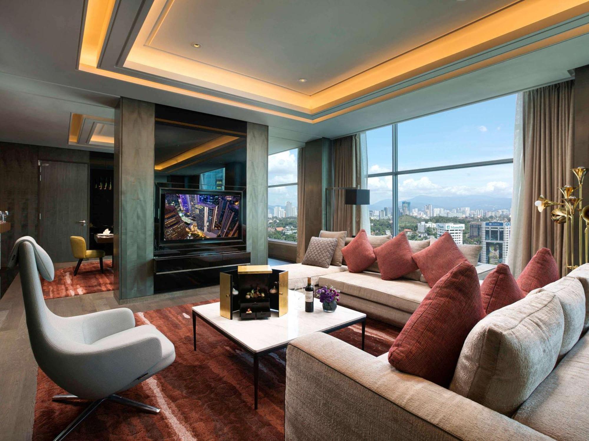 Sofitel Kuala Lumpur Damansara Hotel Екстериор снимка The living room of a suite at the hotel