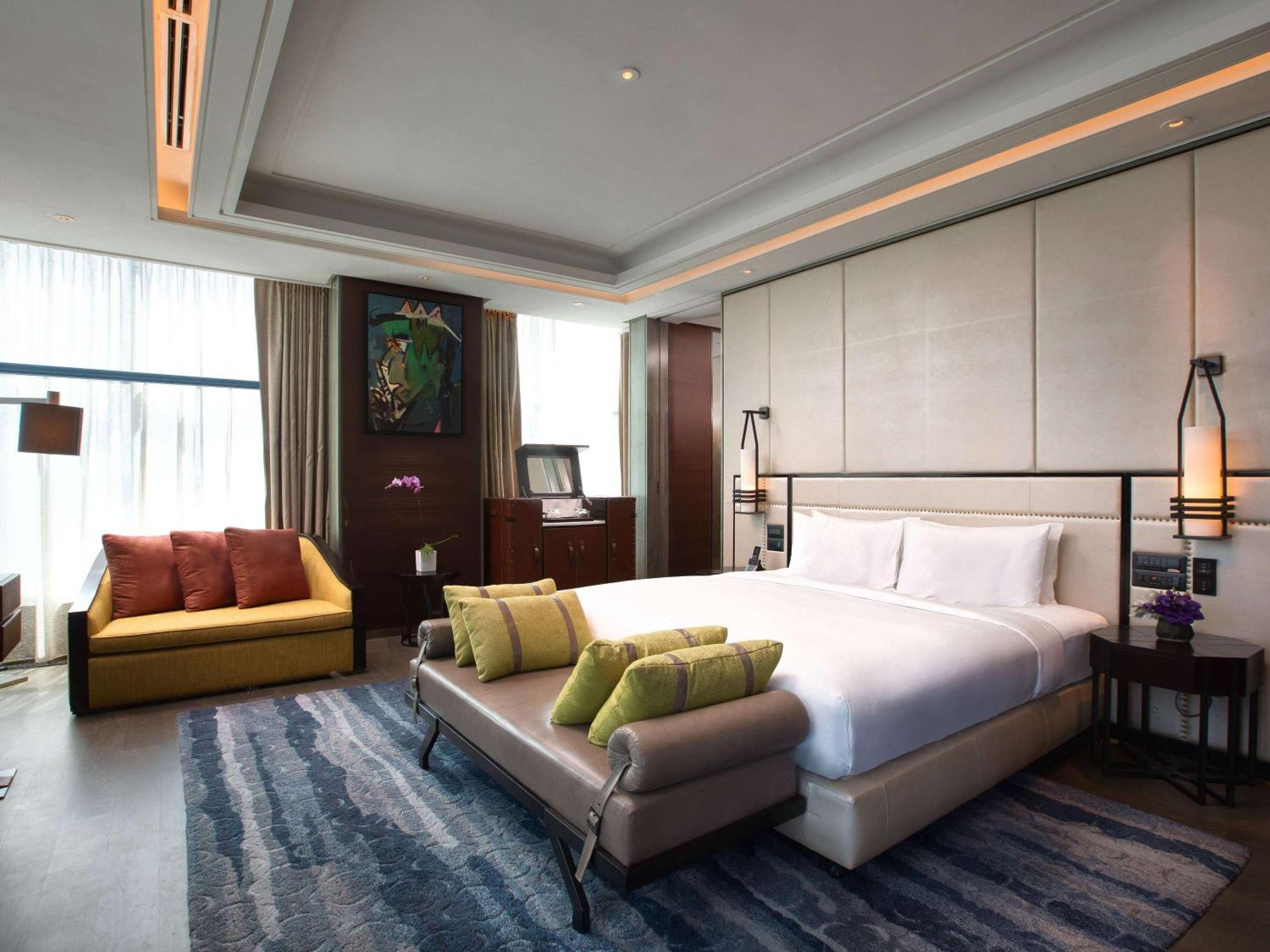 Sofitel Kuala Lumpur Damansara Hotel Екстериор снимка A bedroom at the hotel