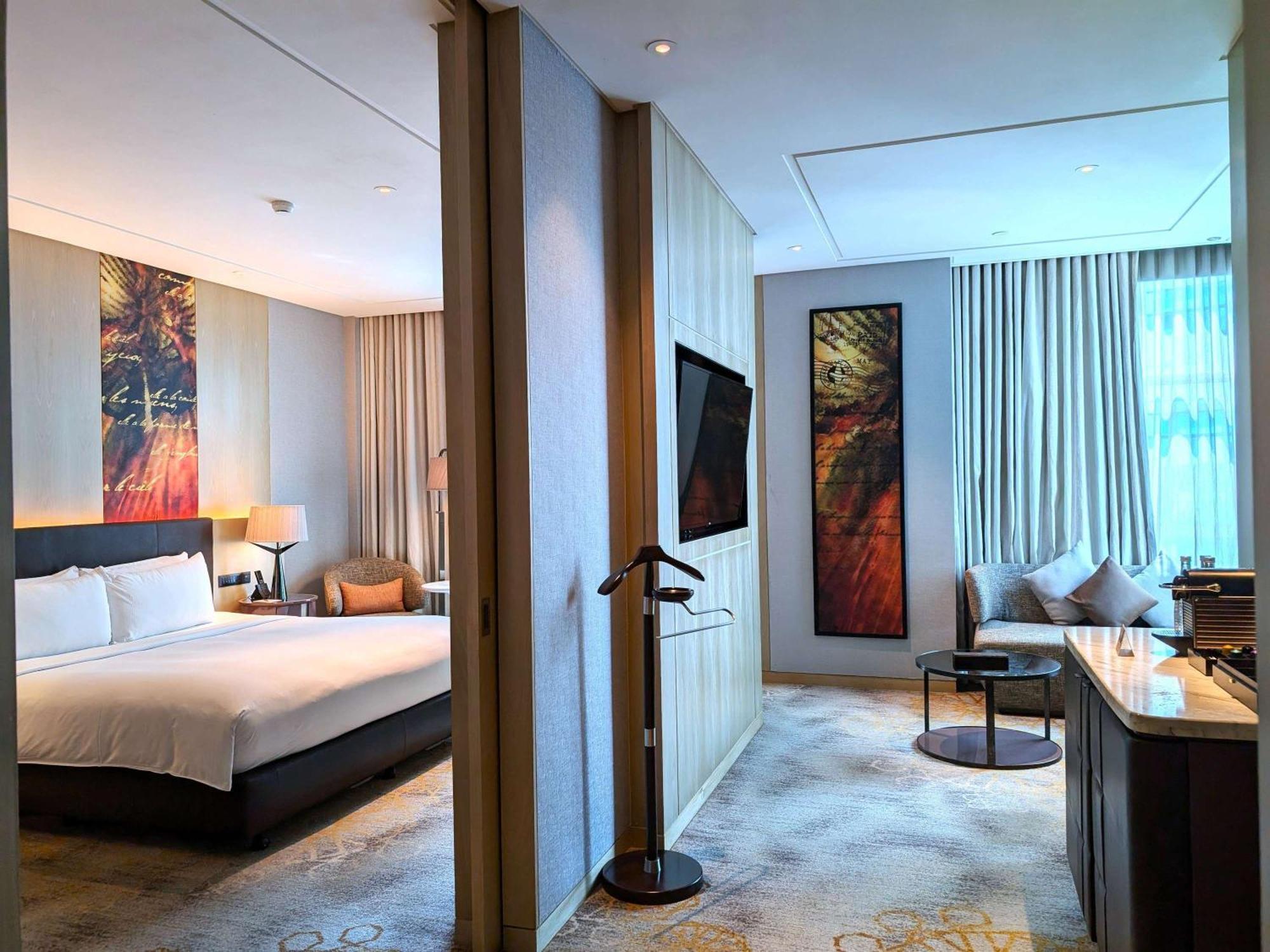 Sofitel Kuala Lumpur Damansara Hotel Екстериор снимка A suite at the hotel